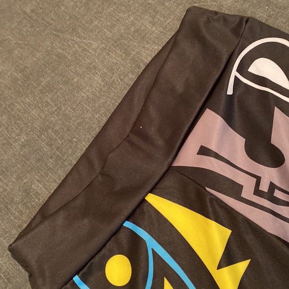 Comic pattern leggings. Capri length - Picture 3 of 4